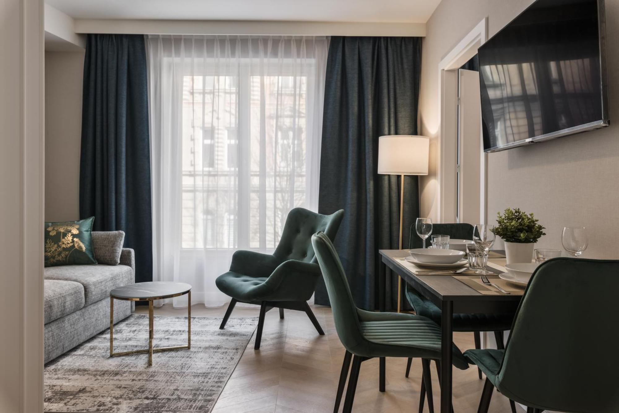 Metropolis Apartment